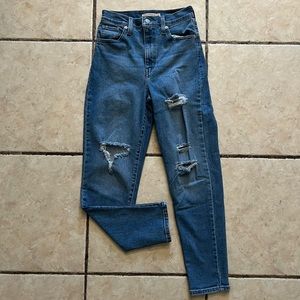 Levi High Waisted Mom Jeans